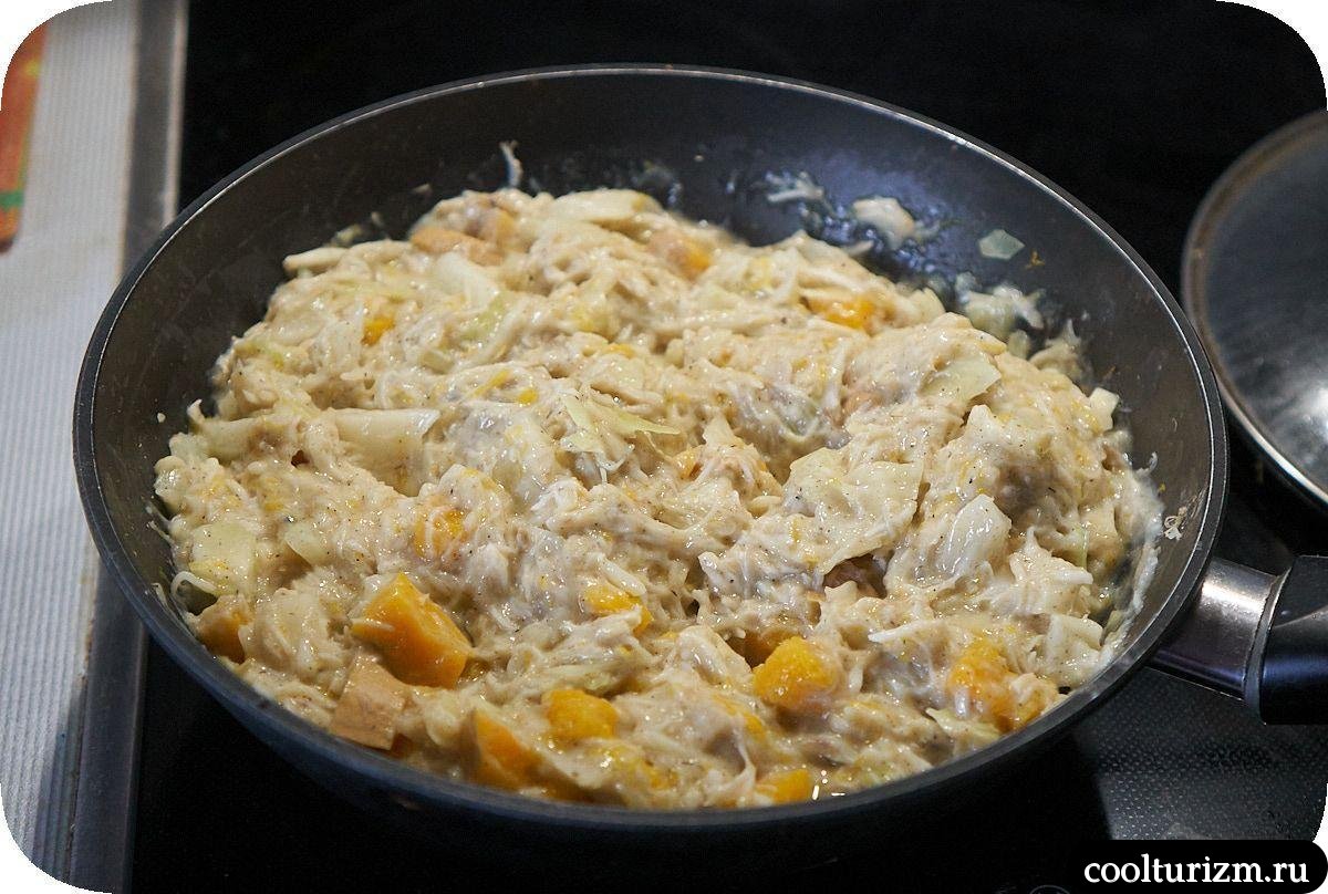 Щеки трески с капустой в сливках с тыквой