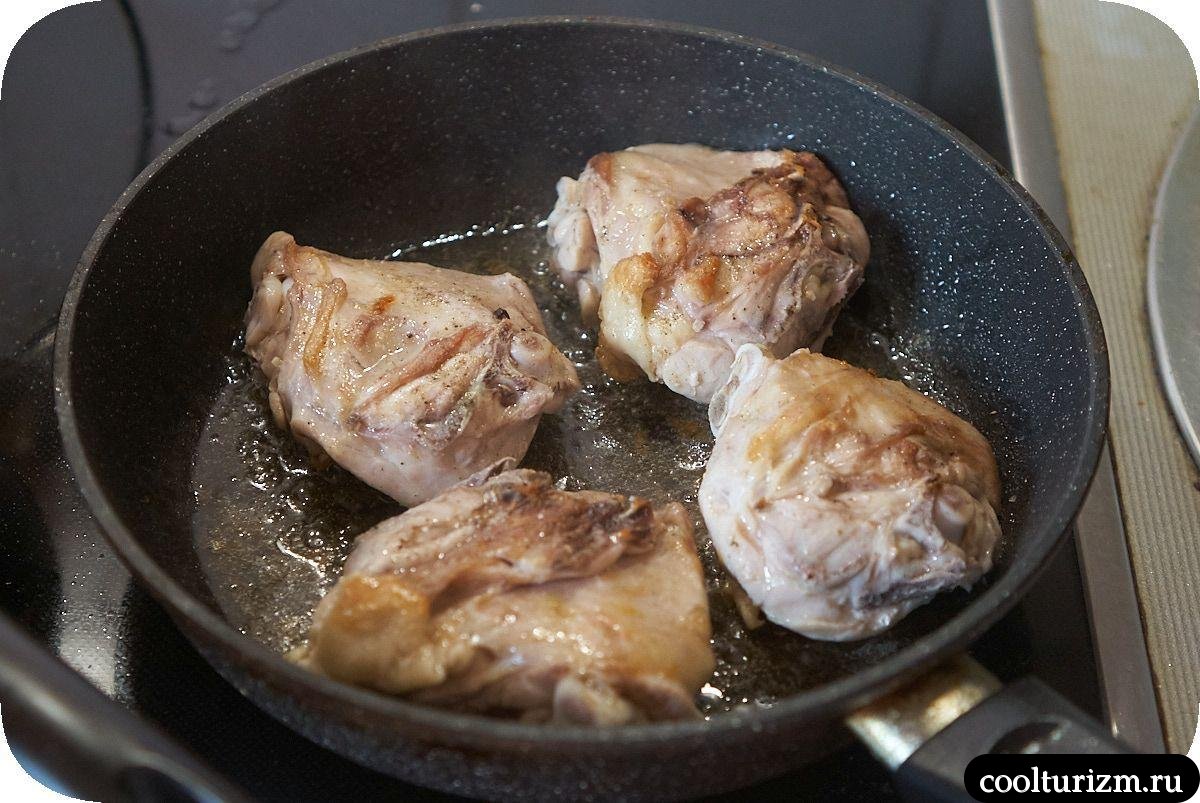 Куриные бедра в сливках с тушеной морковью как готовить