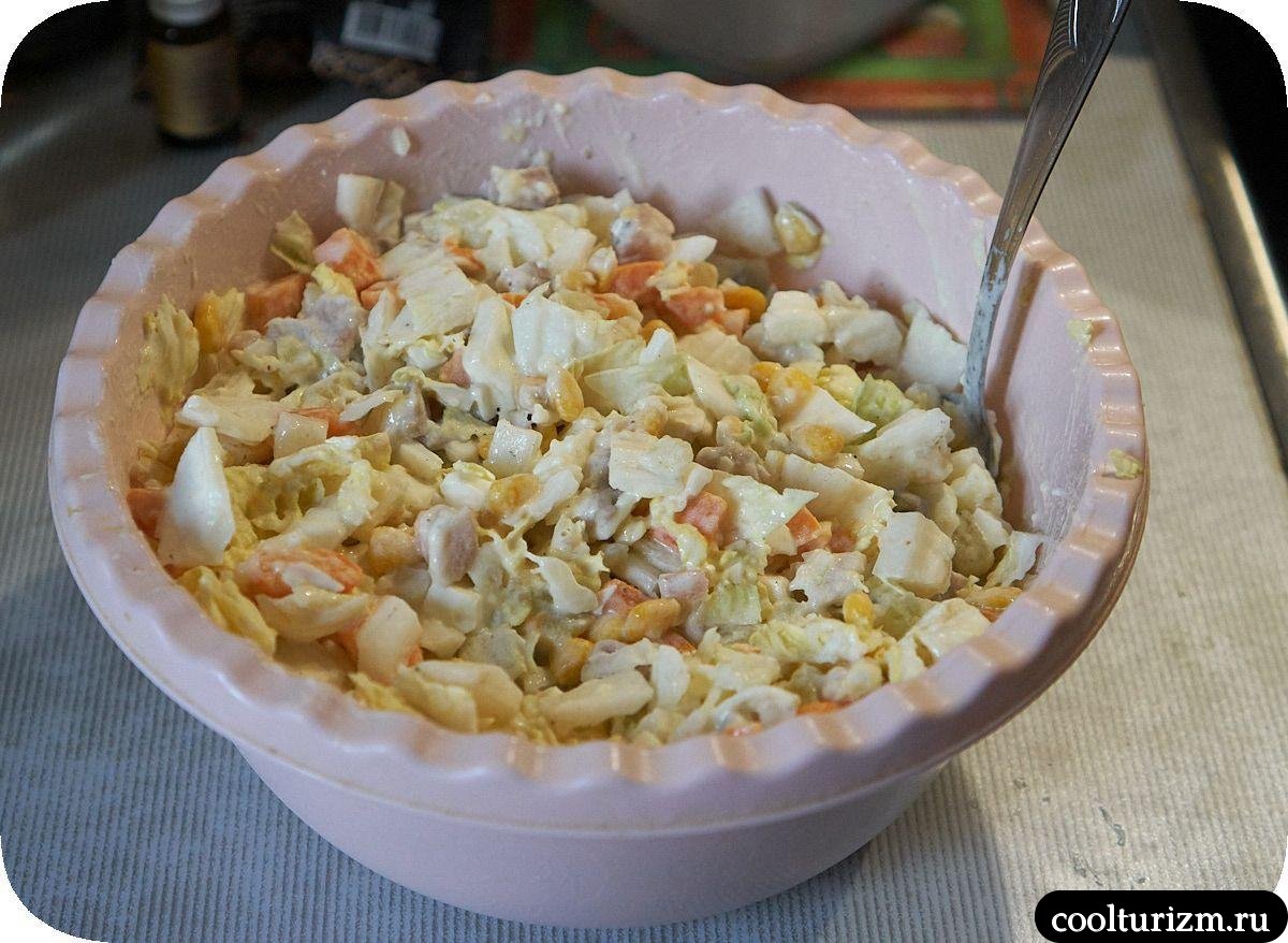Майонезный салат с солёной селёдкой и пекинской капустой как готовить