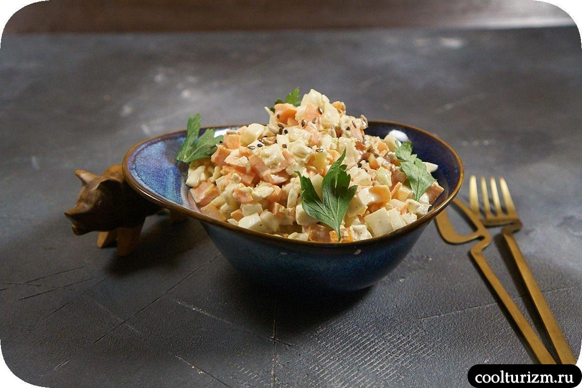 Яичный салат с вареной морковью и пекинской капустой