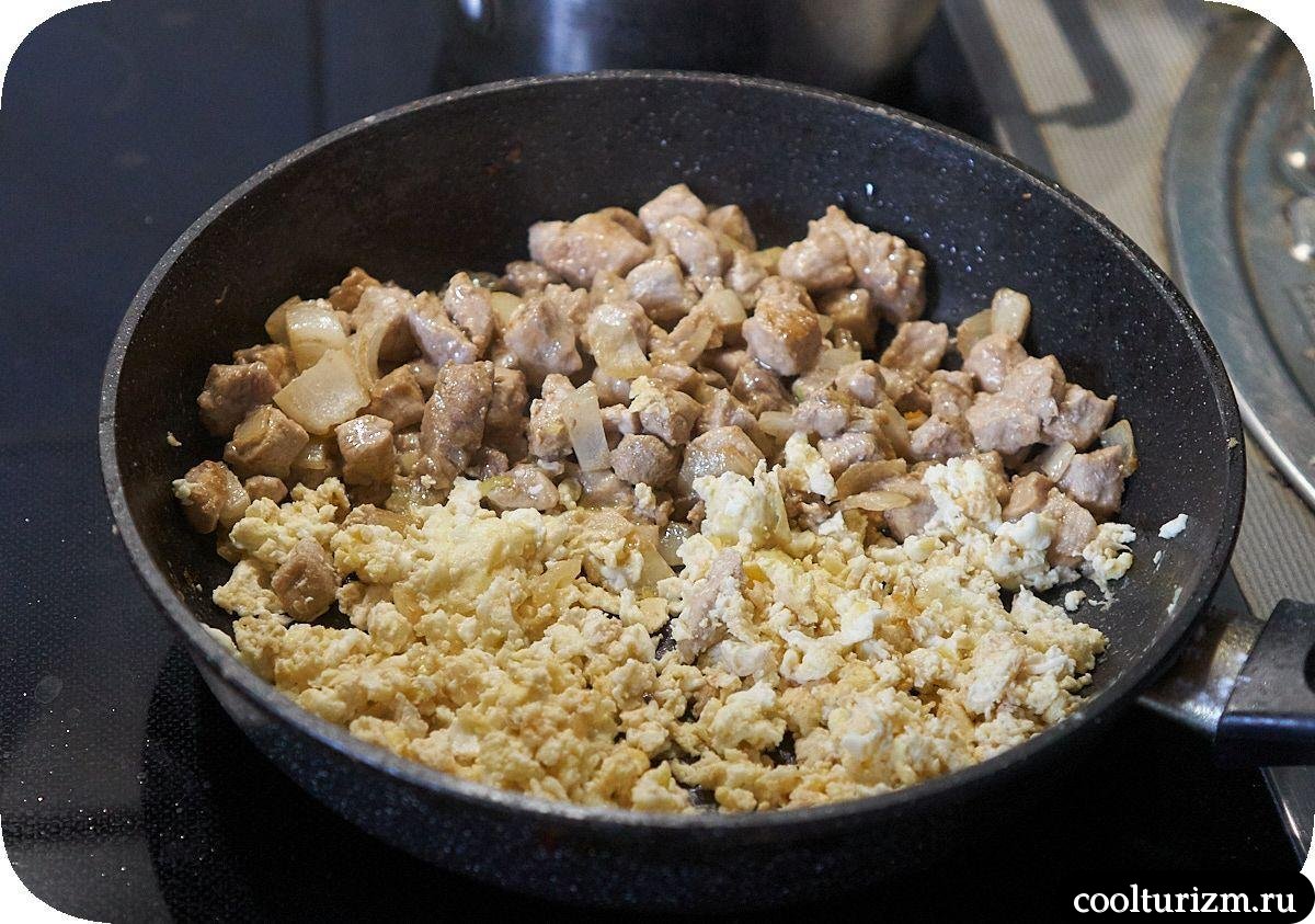 обжарка мяса и яиц