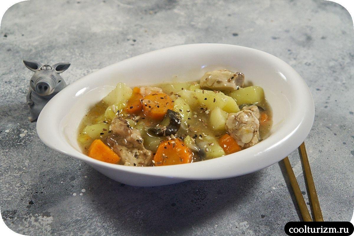 Курица с картофелем, грушей и морковью