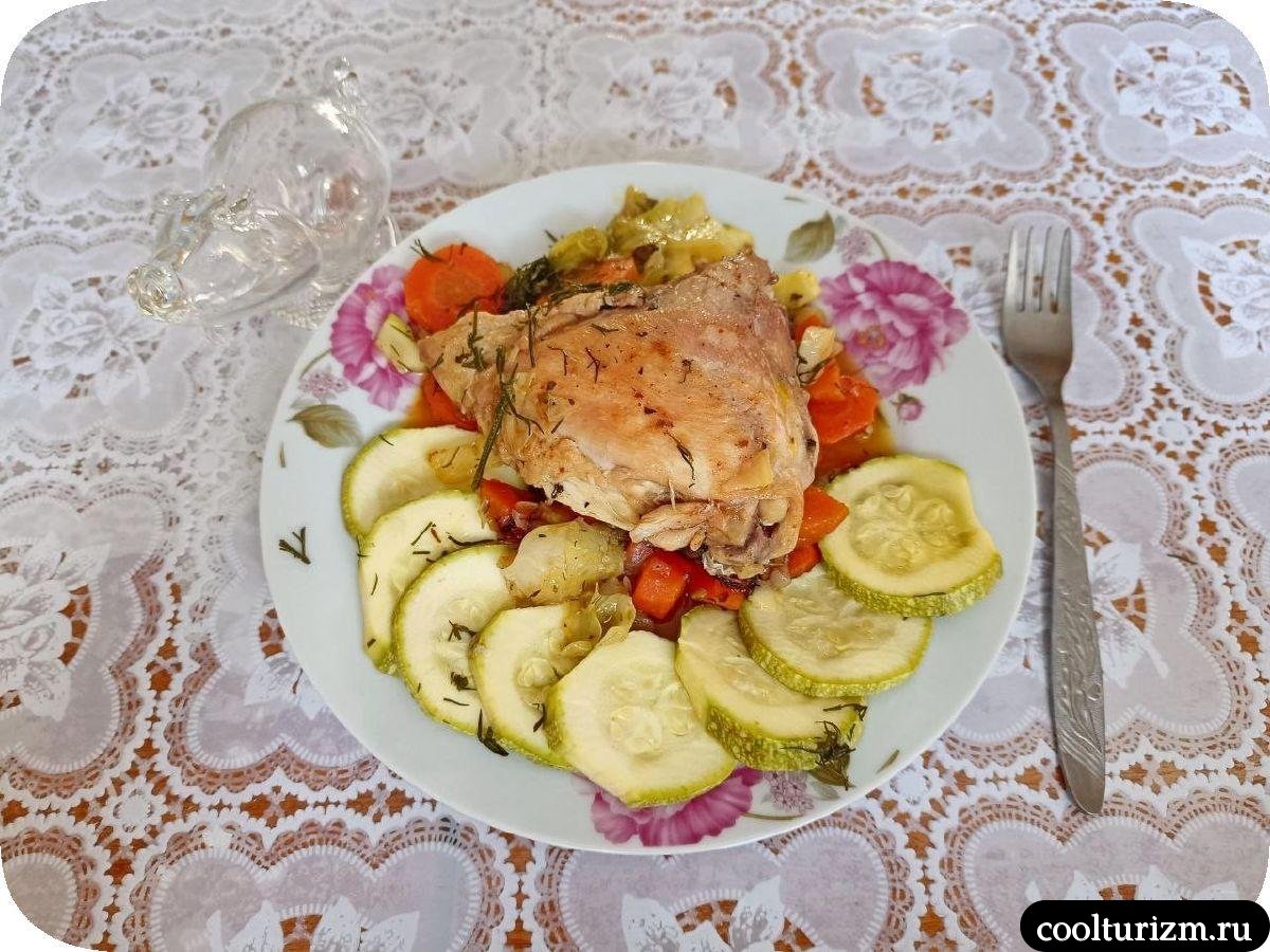 Куриные бёдра с кабачками