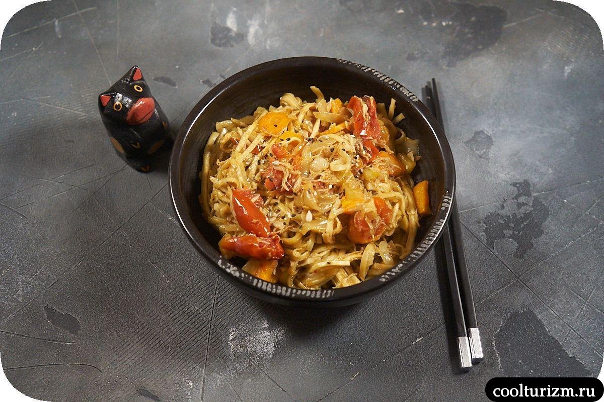 Лапша удон со щечками трески и кимчи