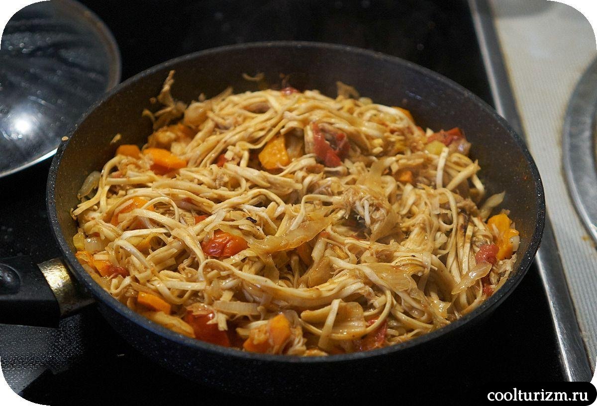 Лапша удон со щечками трески и кимчи и кимчи