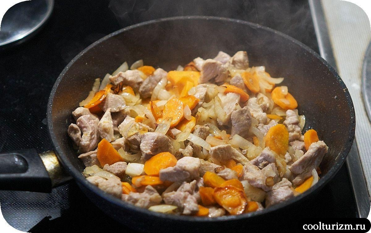 Ттокпокки с мясом и зелёным горошком как готовить