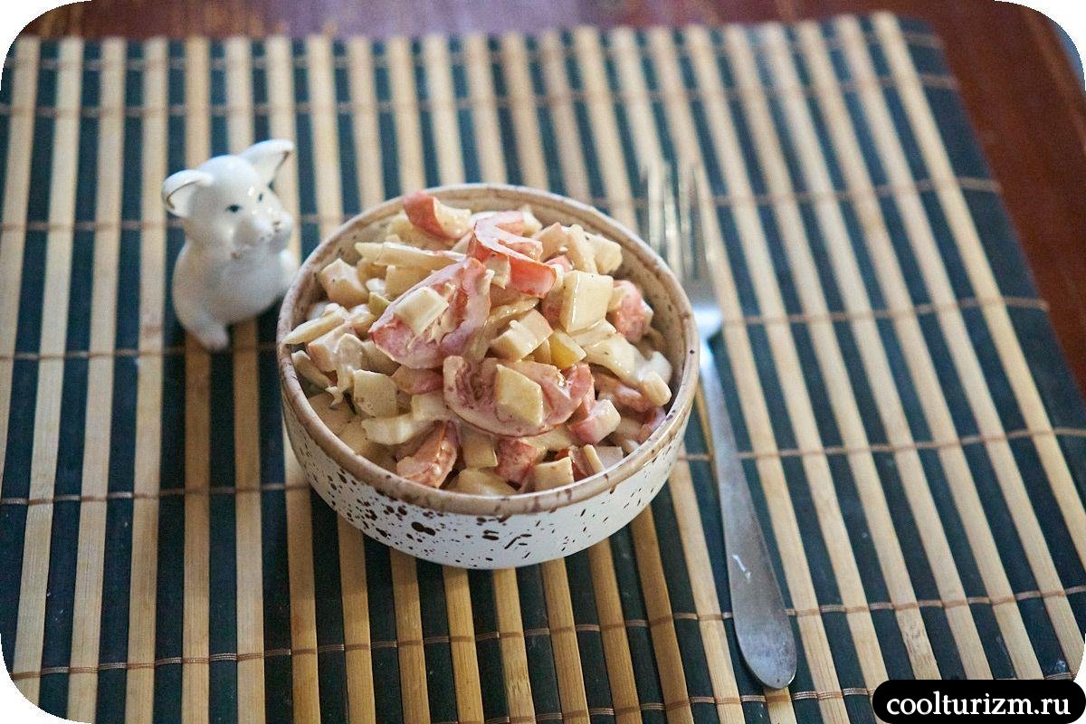 Помидорный салат с крабовыми палочками и кимчи вкусный рецепт