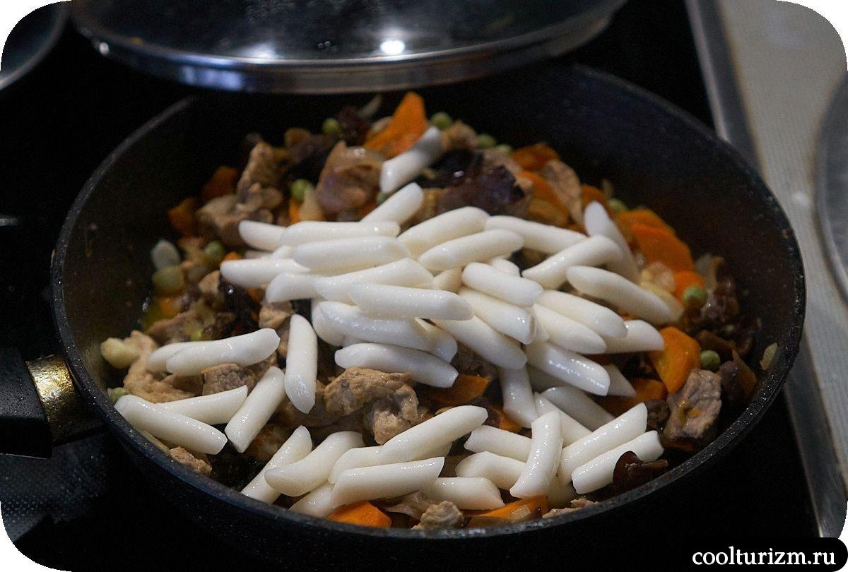 Ттокпокки с мясом
