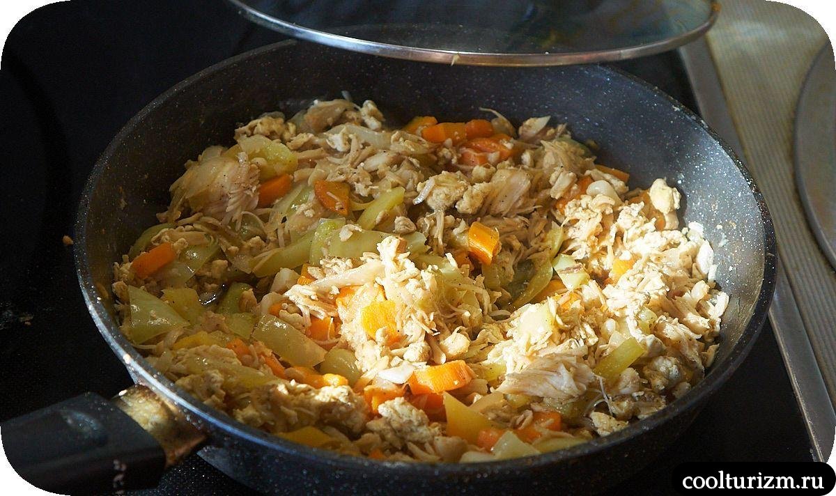 Щеки трески с капустой и яйцами