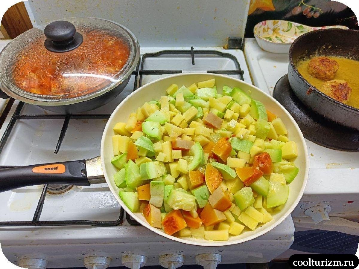 Мясо тушенное в томатном соусе с тыквой и кабачками как готовить