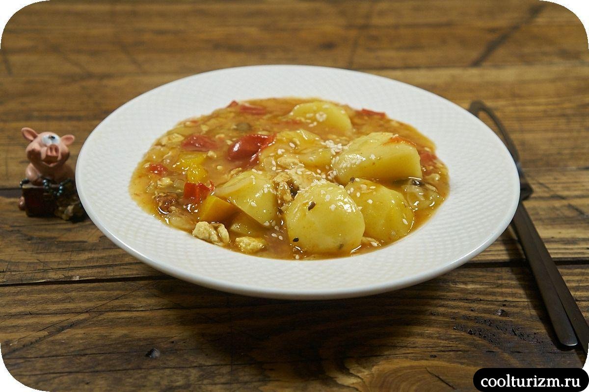 Картофель тушеный с яйцами и тыквой в томате рецепт