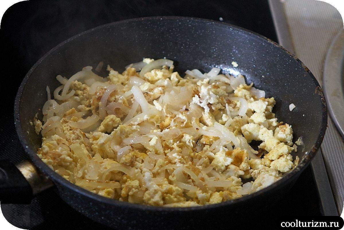Картофель тушеный с яйцами и тыквой