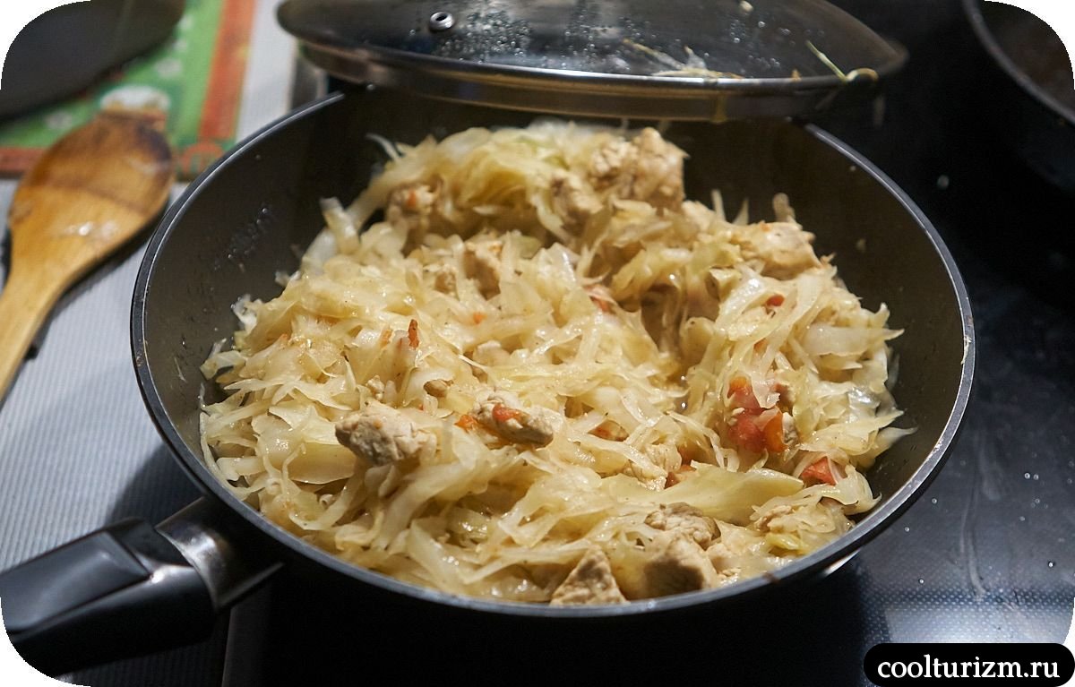 Тушеная капуста с грудкой индейки вкусно