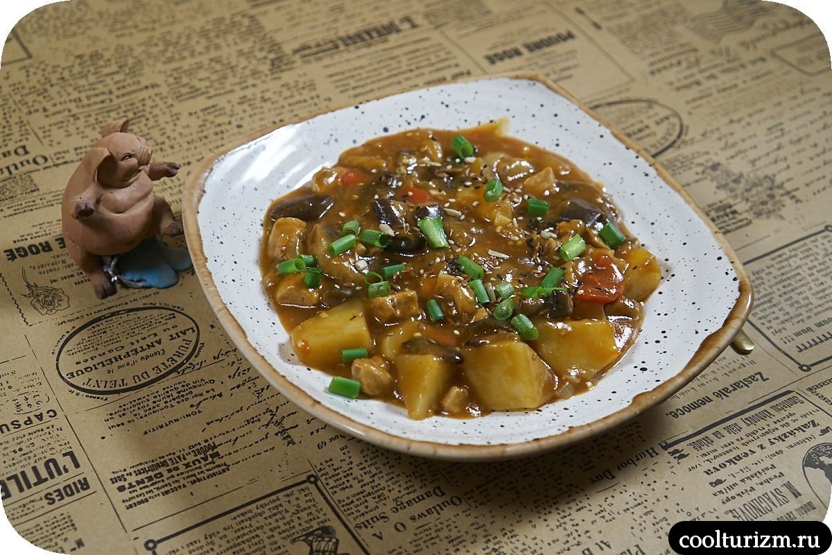 Картофель тушеный с мясом и баклажанами в томате рецепт