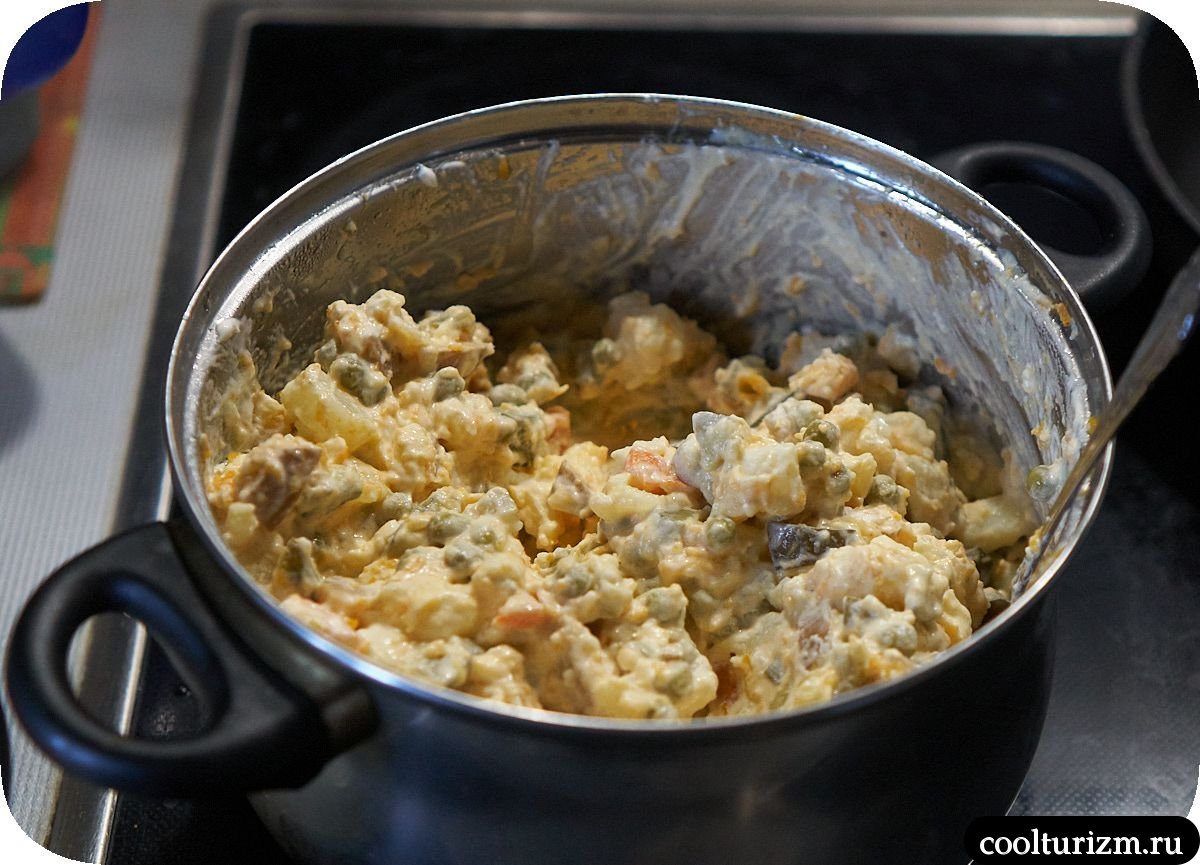 Салат картофельный с солёными огурцами