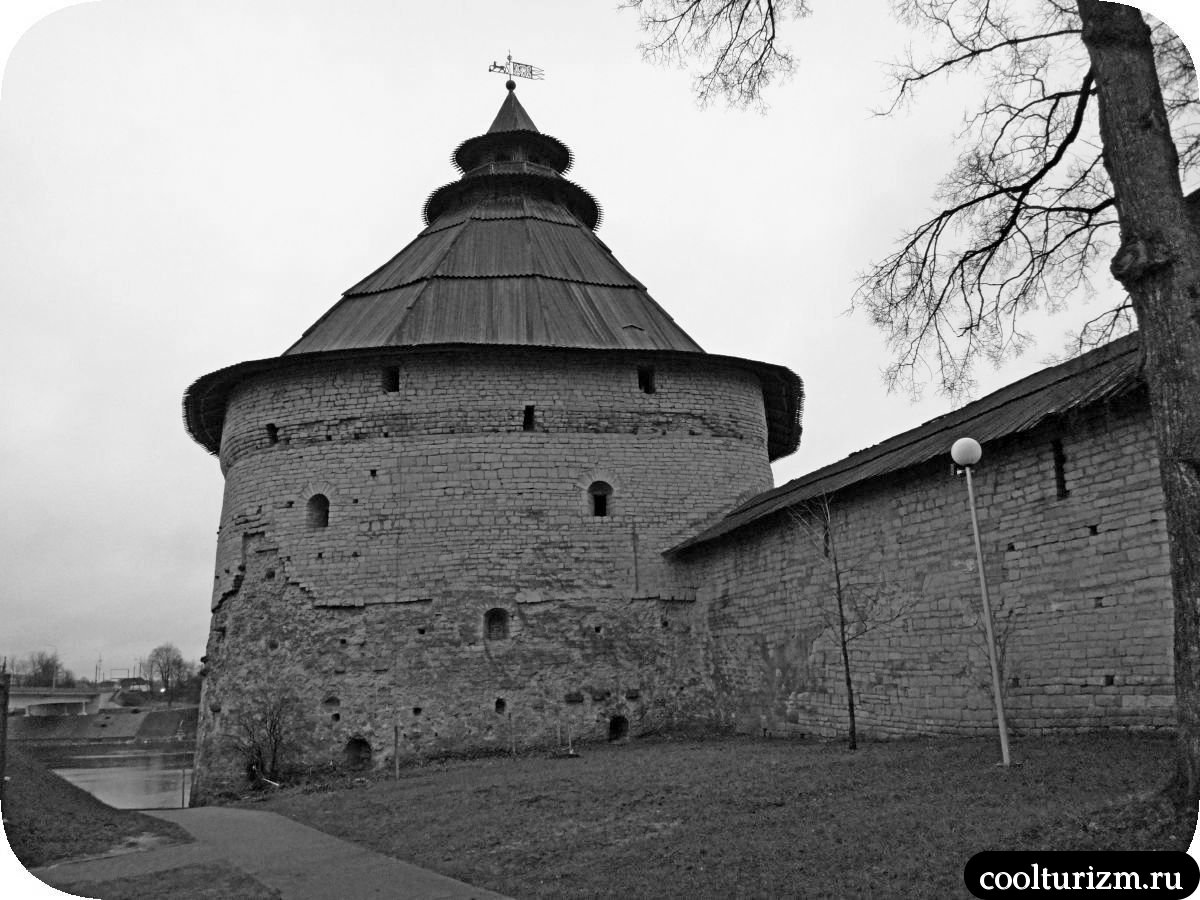 Покровская башня в Пскове