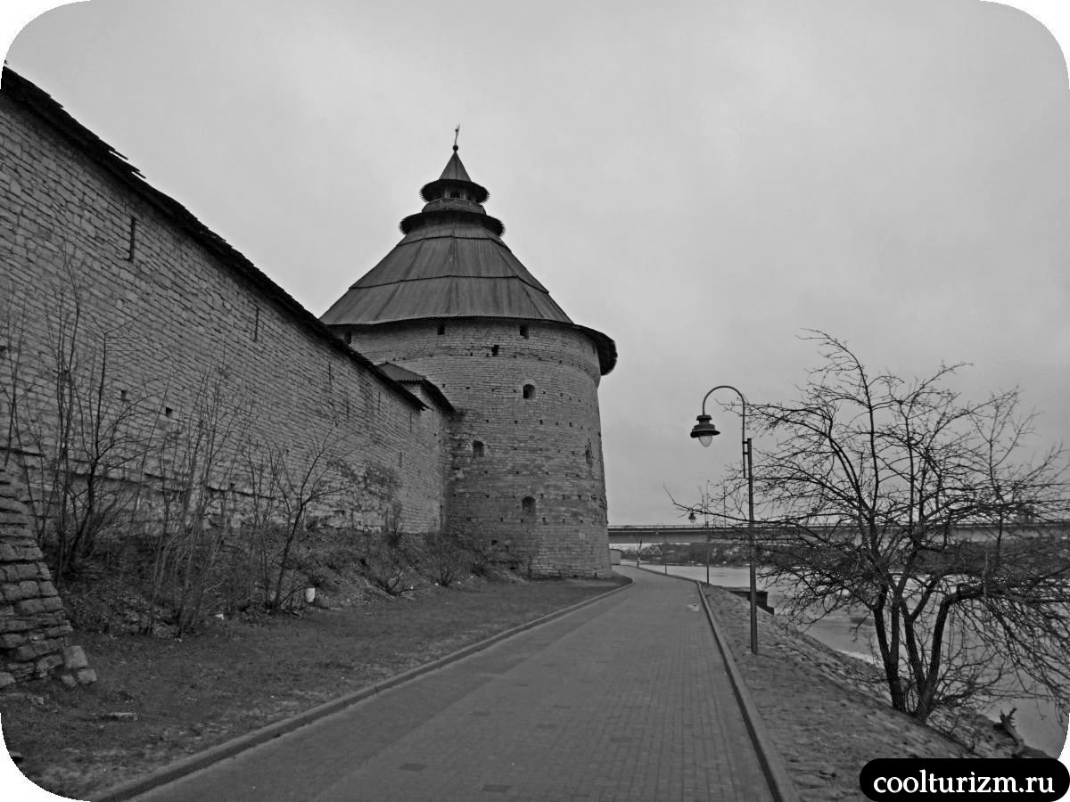 Покровская башня в старом Пскове