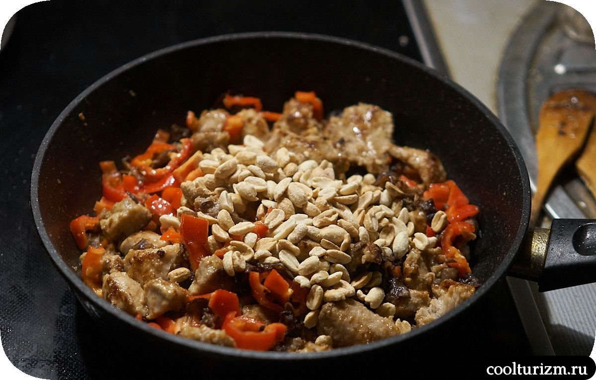 Мясо с арахисом по-азиатски на сковороде