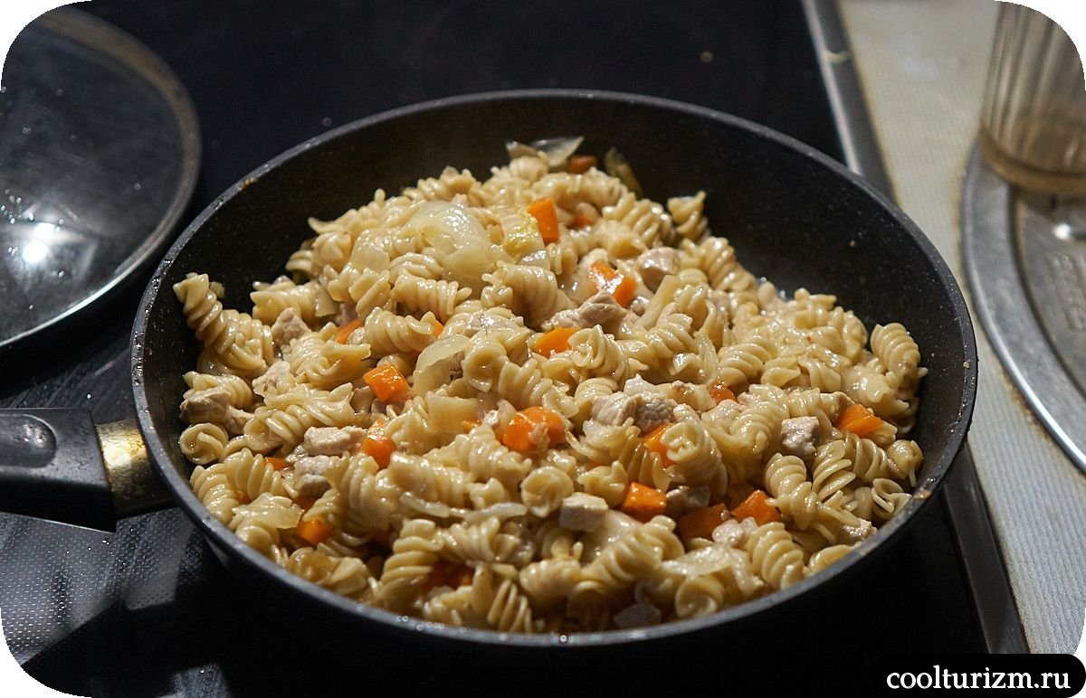 Фузилли с мясом и овощами