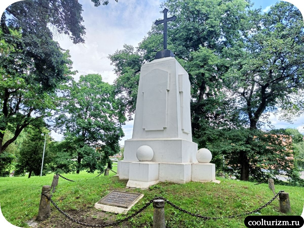 Памятник в честь 300-летия обороны Пскова от войск Стефана Батория
