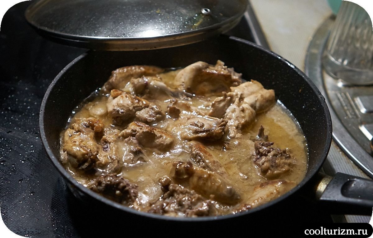 Курица со свекольным салатом в майонезе