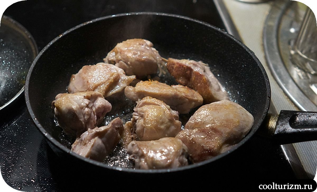 Курица с бананом и деревенским картофелем как готовить