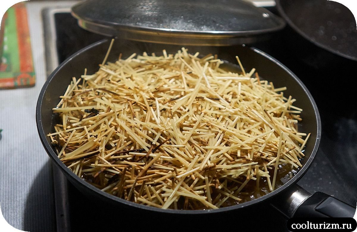 Жареная лапша в воке с мясом и овощами