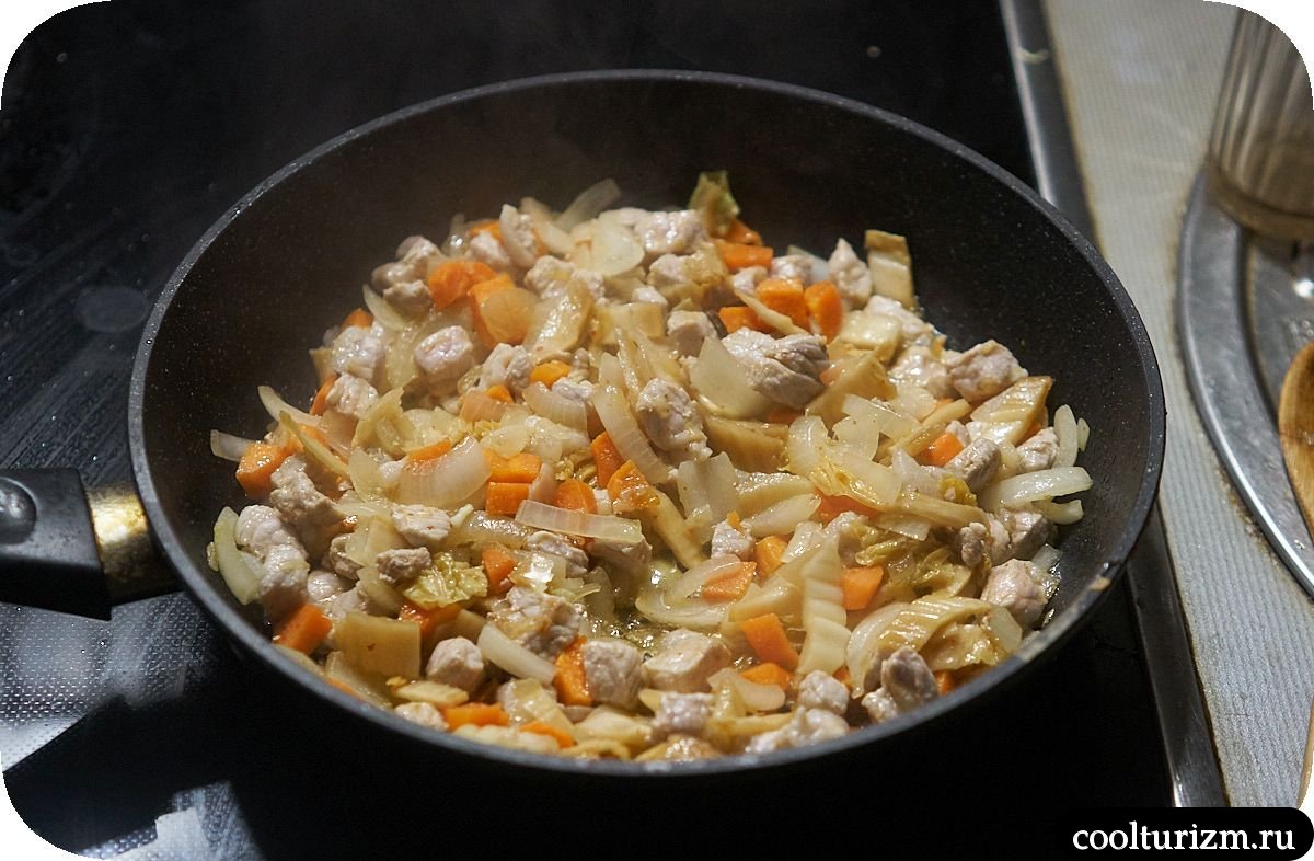 Фузилли с мясом и овощами на сковороде как готовить