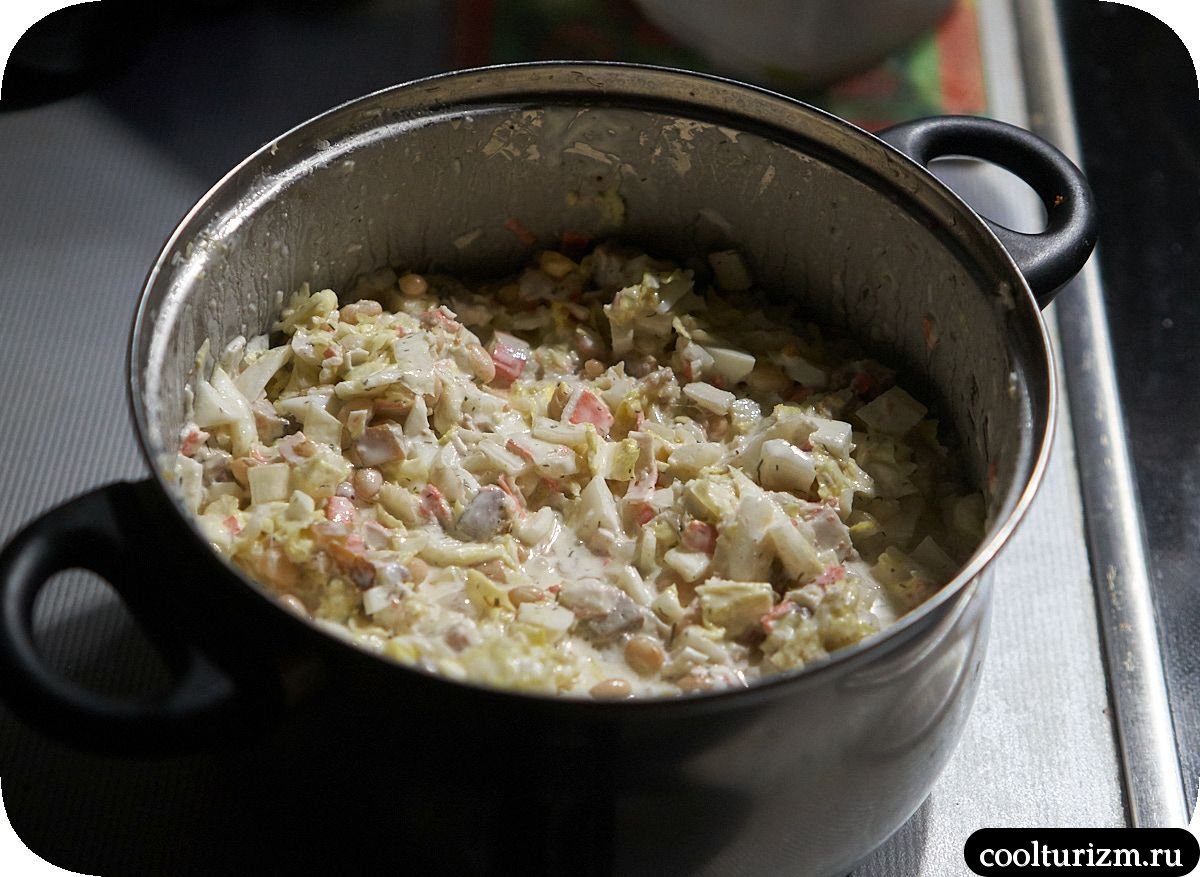 Вкусный салат с селёдкой фасолью и пекинской капустой