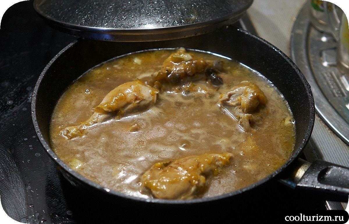 Шпинатные спагетти с курицей и тыквой в подливке