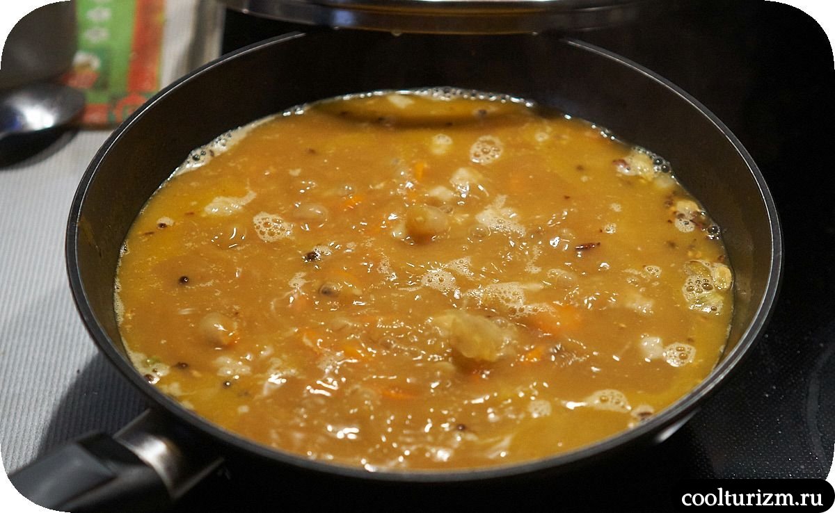 Булгур с мясом и морковью на сковороде