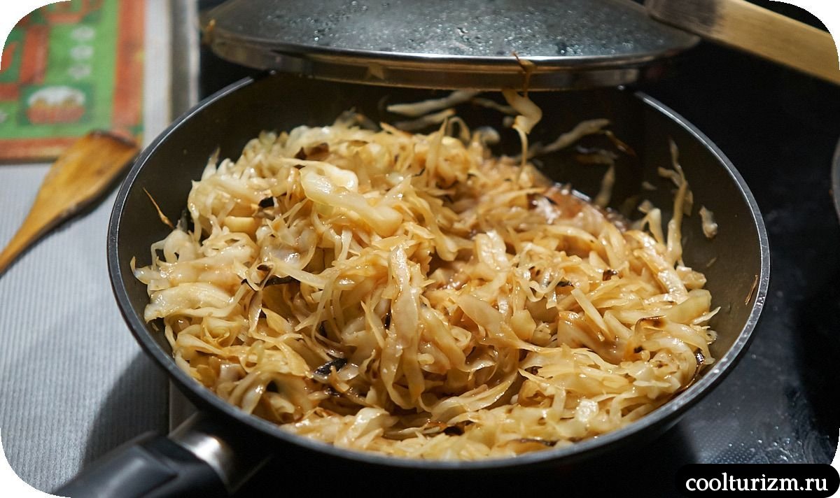 Тушеная капуста с томатной пастой и мясом вкусно