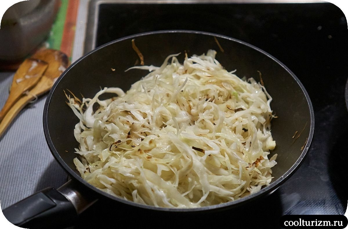 Тушеная капуста с томатной пастой и мясом как готовить