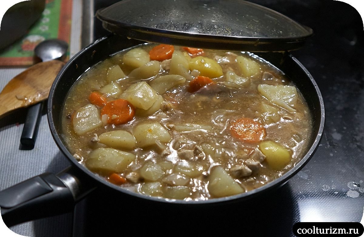 Картофель с морковью в густом соусе