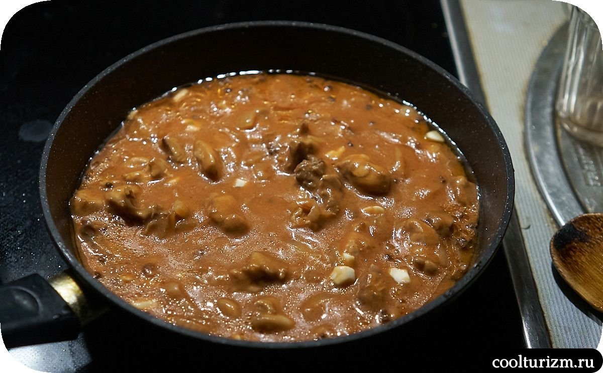 Мясо курицы в томатном соусе с яблоками вкусно