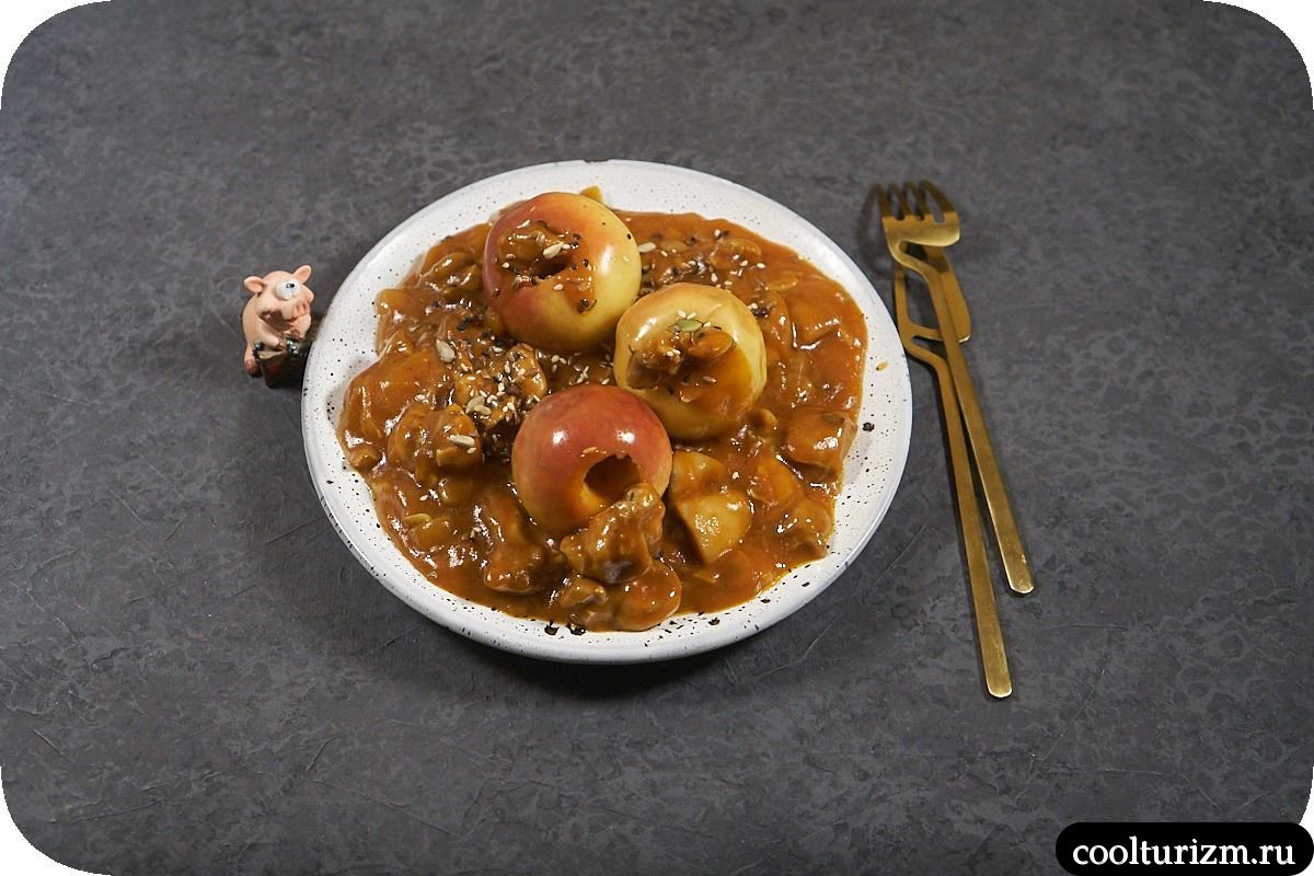 Мясо курицы в томатном соусе с яблоками рецепт