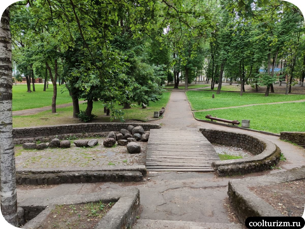 Мемориальный комплекс Памятник партизанам в Пскове где находится