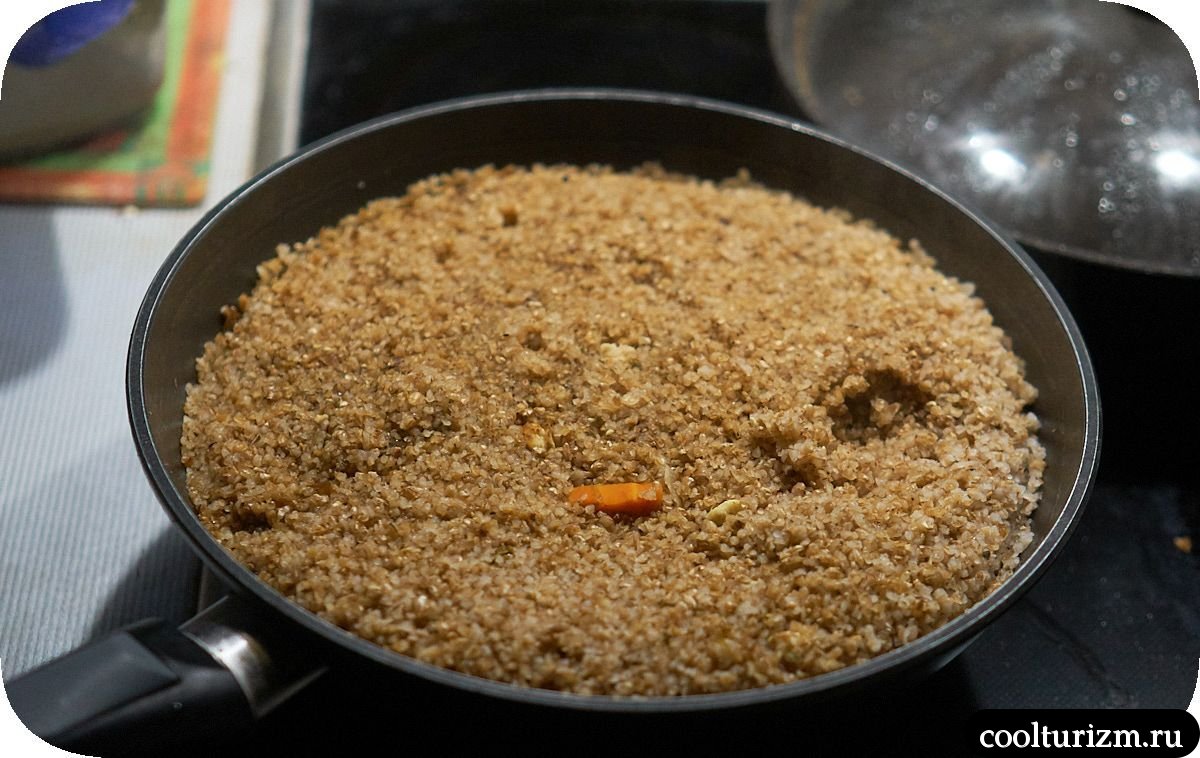 Пшеничная крупа с шампиньонами и яйцами плов