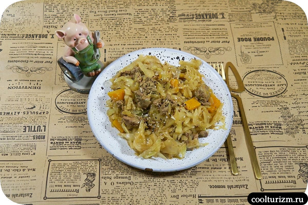 Печень куриная с тушеной капустой