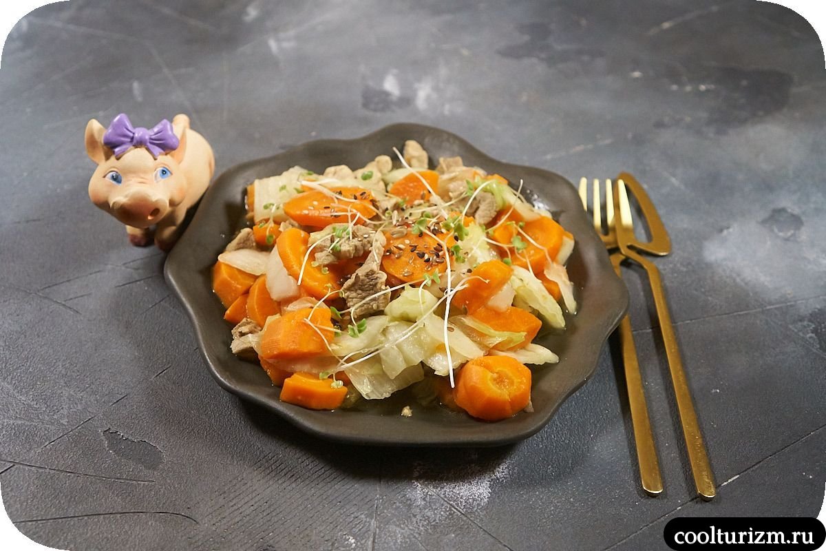 Лопатка с пекинской капустой и морковью