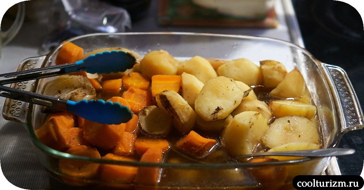 Окорок с морковкой в духовке