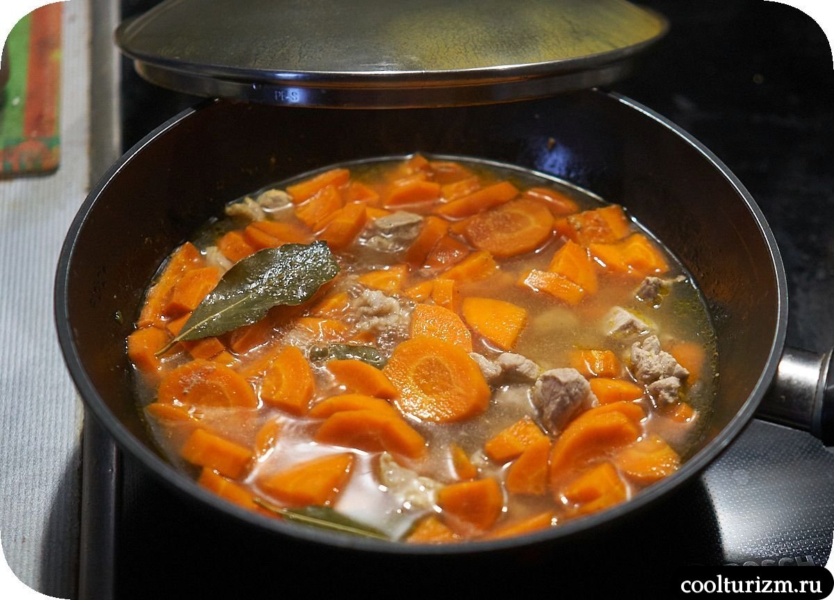 Лопатка с пекинской капустой и морковью как готовить