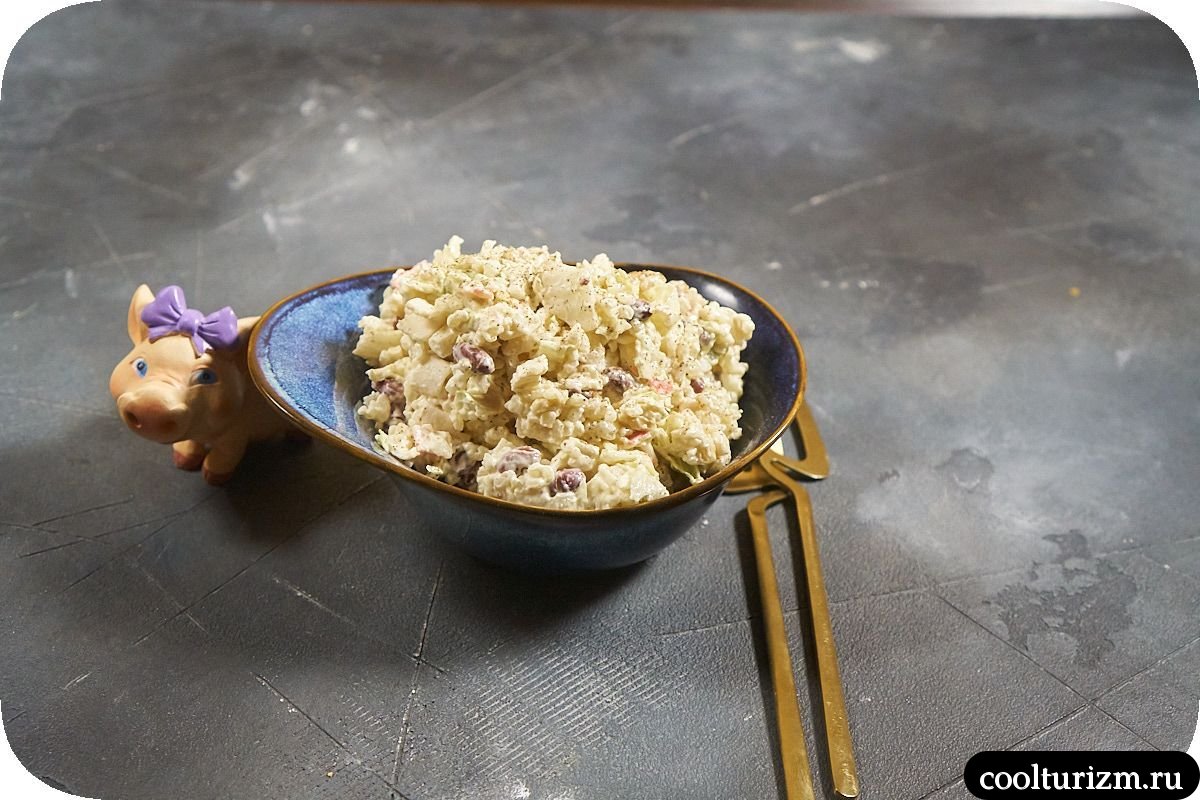 Салат с крабовыми палочками и фасолью