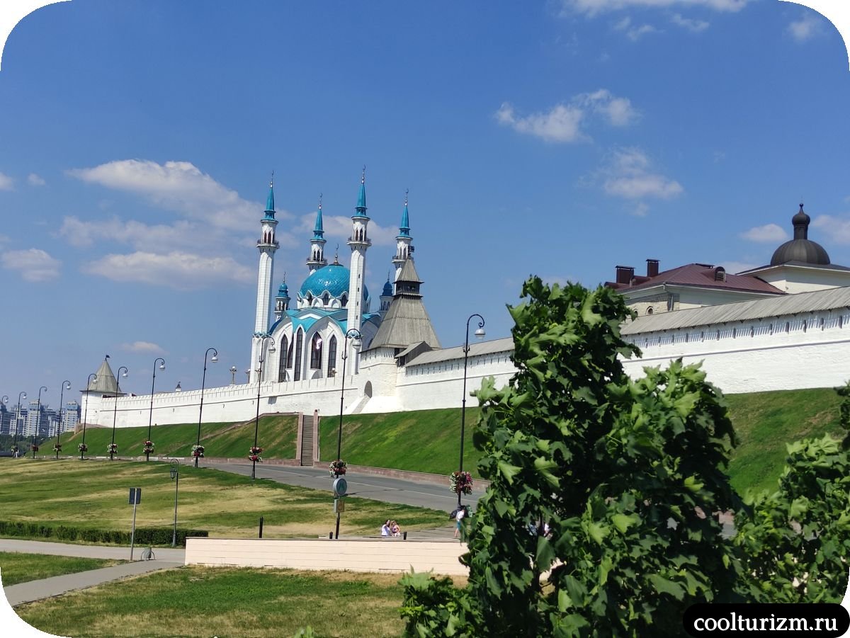 Мечеть Кул Шариф в Казанском кремле вид с Казанки