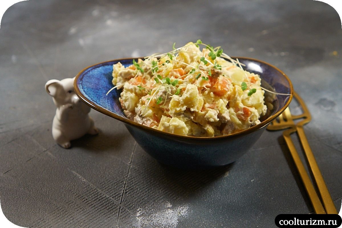 Картофельный салат с вареным мясом и кукурузой