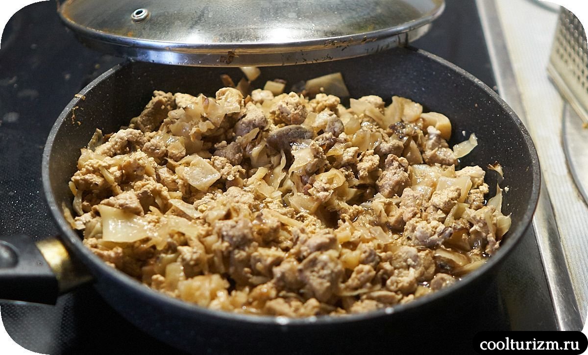 Мясо с яйцами и тушеной морковью как готовить