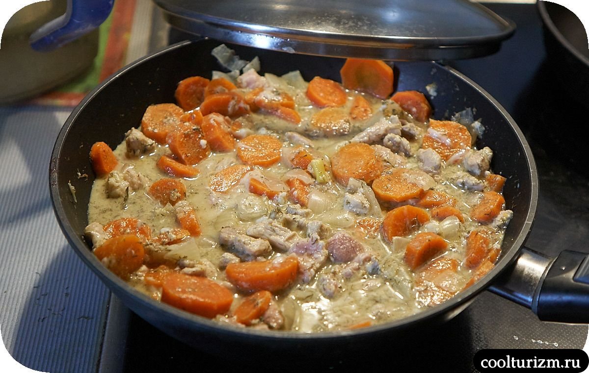 Мясо с морковью и яйцами