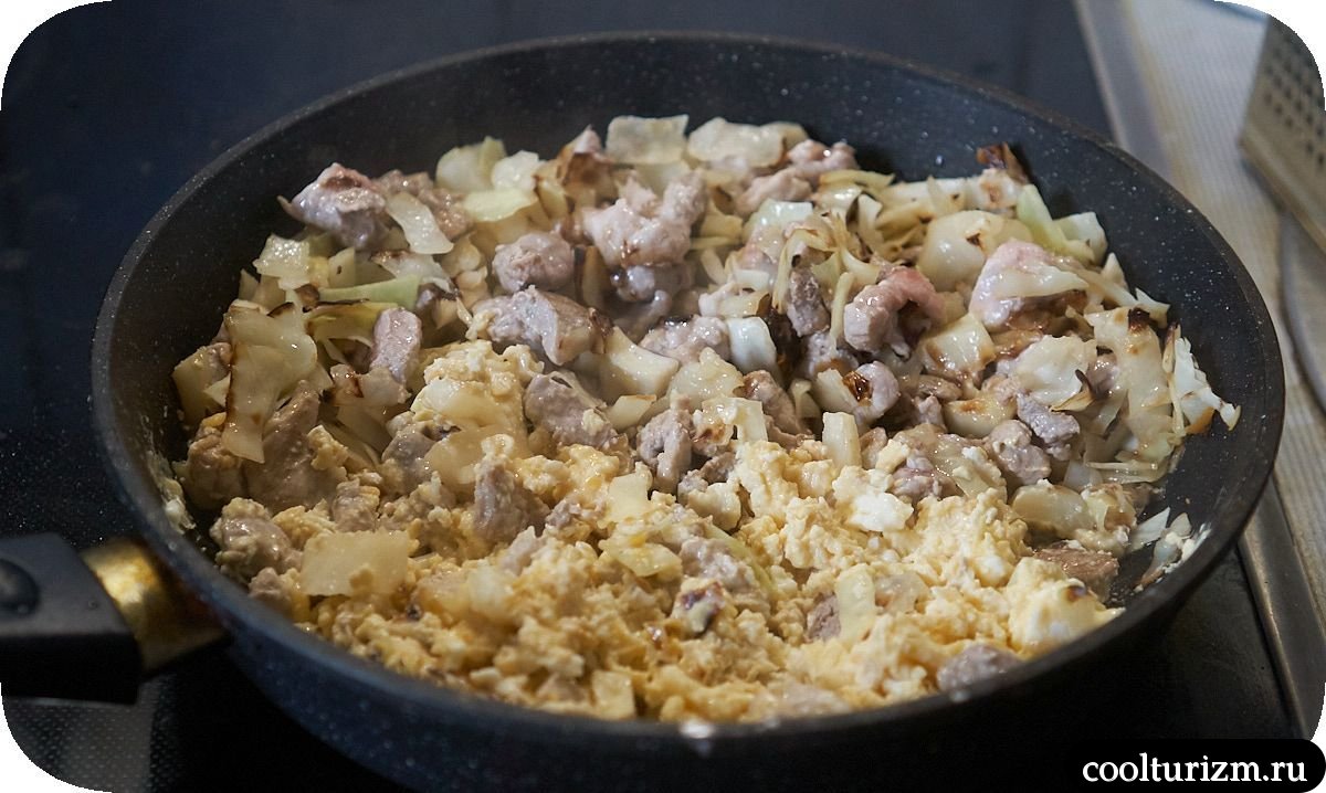 Мясо с тушеной морковью