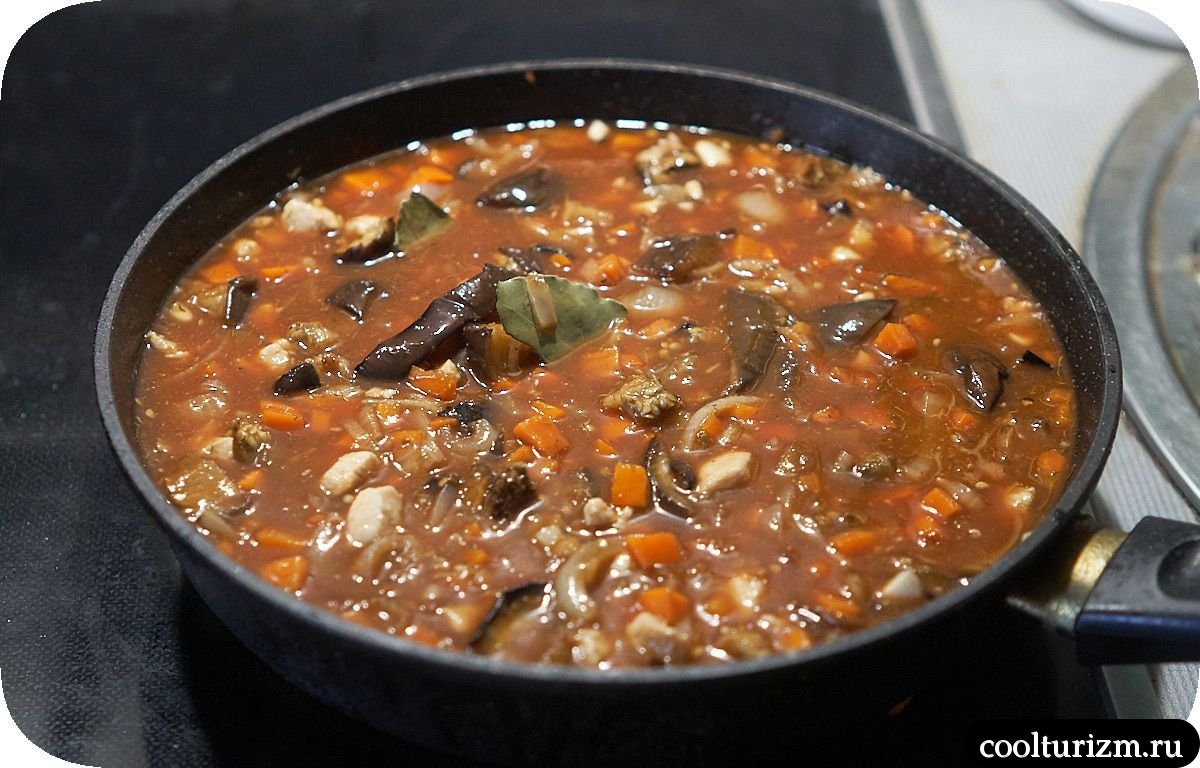 Фарфалле с куриной грудкой на сковороде