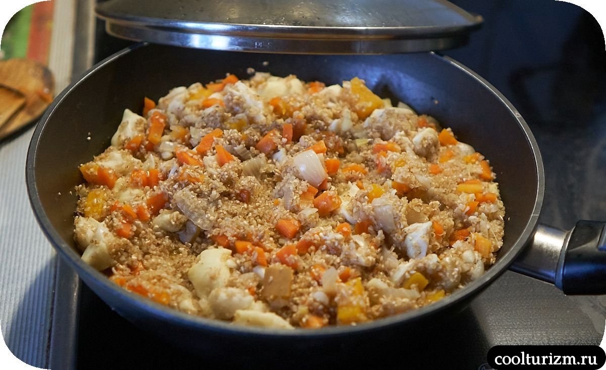 Пшеничная крупа со щеками трески и морковью